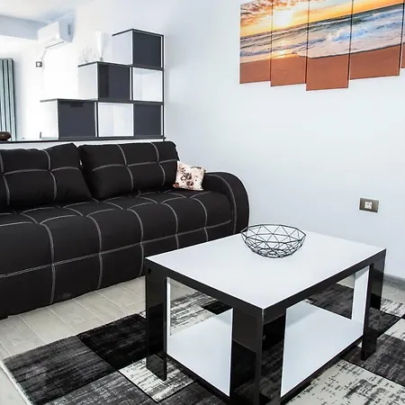 Apartament Black&white 4 * Năvodari